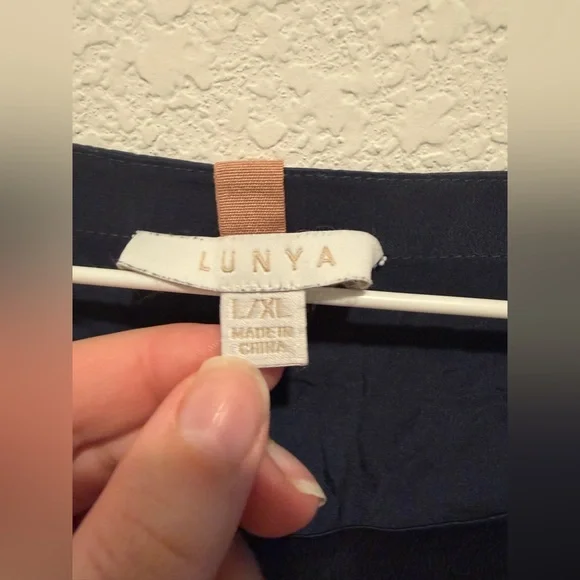 Lunya Nordstrom navy blue silk short sleeve t shirt top and shorts pajama set - Picture 4 of 11